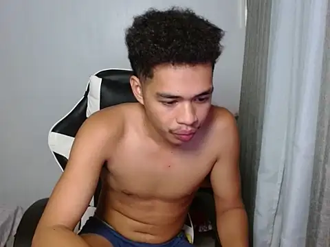curlyasian_njxx webcam