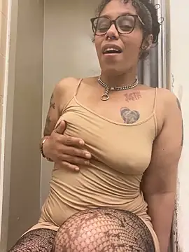 Desirae_Luciano