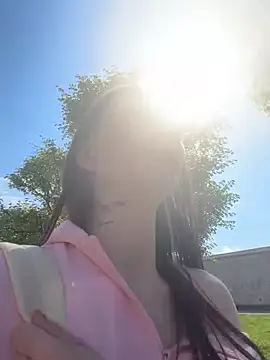 hiding-mila webcam