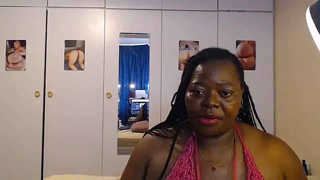 MatureBoobsDiva webcam