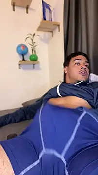 Ugh_Manux webcam