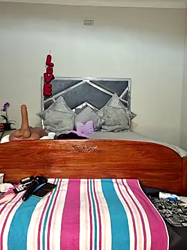 ThickianaRider live sex cam