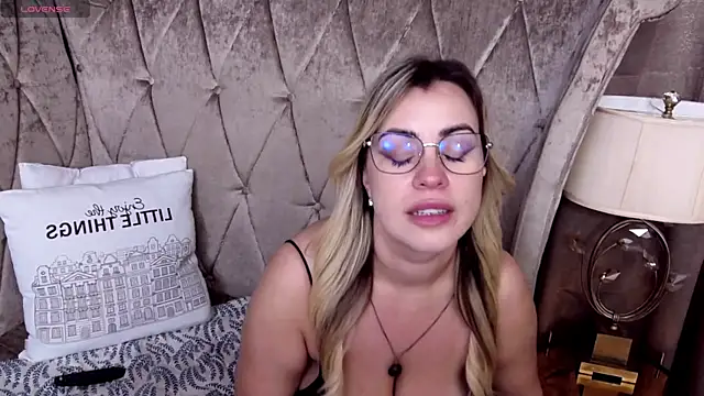 BustyGizelle webcam