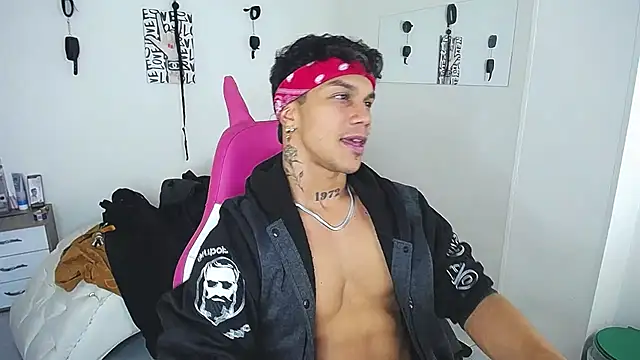 Leonard_Price live sex cam