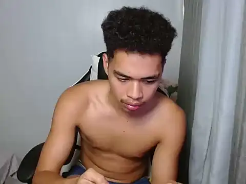 curlyasian_njxx webcam