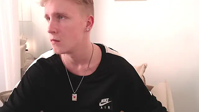 AlexxSweet webcam