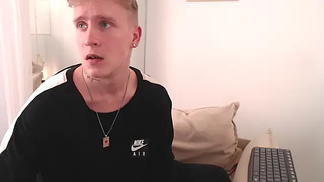 AlexxSweet webcam