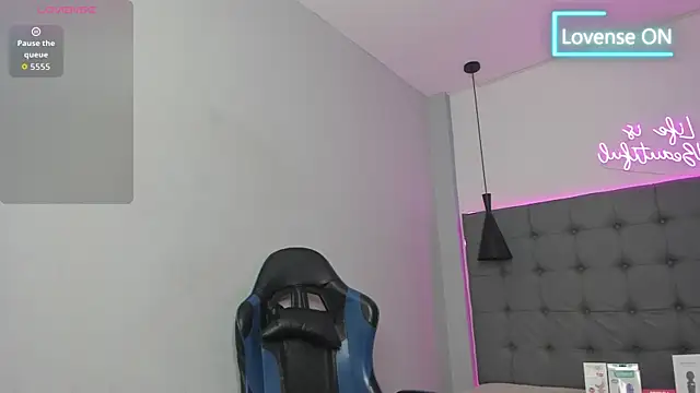 scarletcherry18 webcam