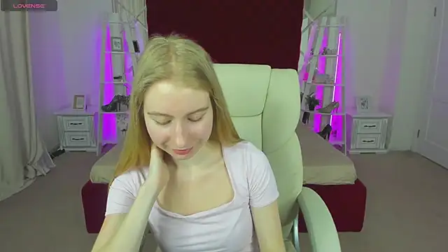 Alina_Blonde webcam