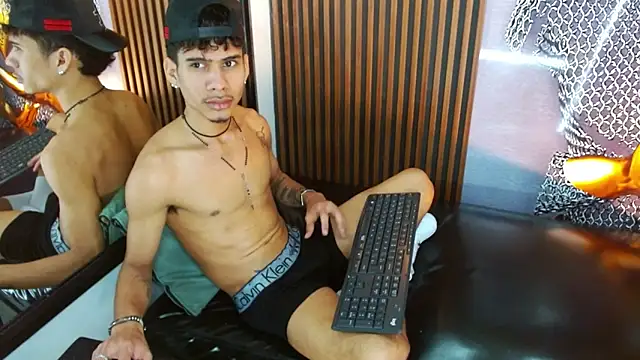Skinny_cute_Alyer webcam