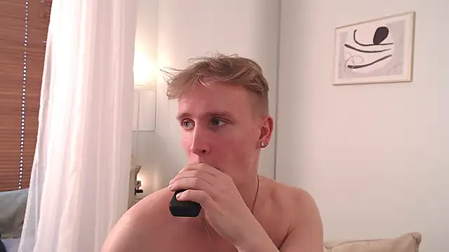 AlexxSweet webcam