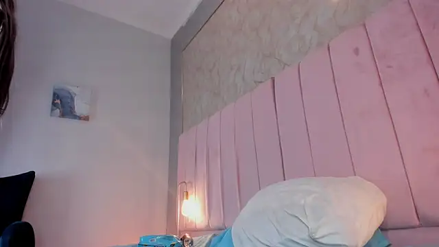 Hillary_Collins1 webcam