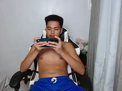 curlyasian_njxx webcam