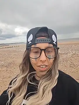 ThatAltGirl webcam