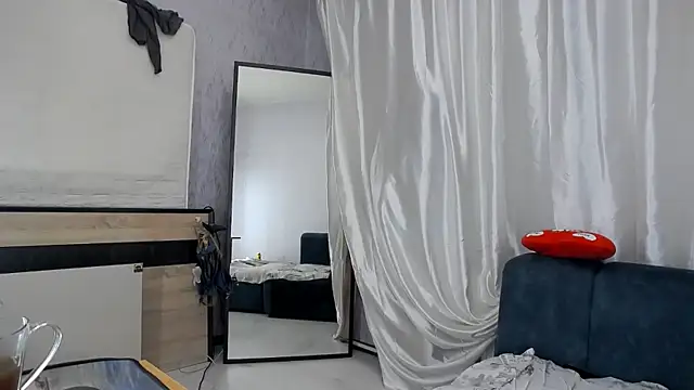 Holliy_Cooper webcam