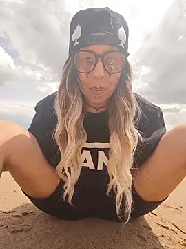 ThatAltGirl webcam
