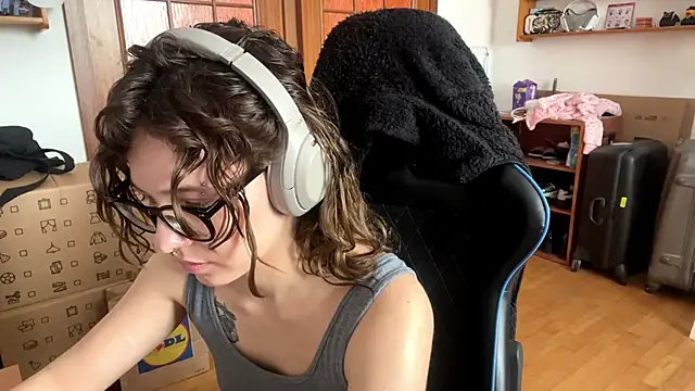 PillowPeachX webcam