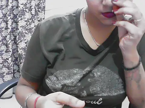 LovingPihu webcam