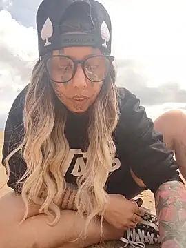 ThatAltGirl webcam