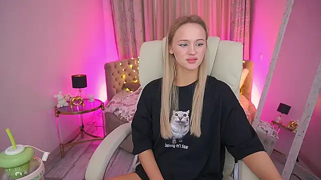LylaYeess webcam