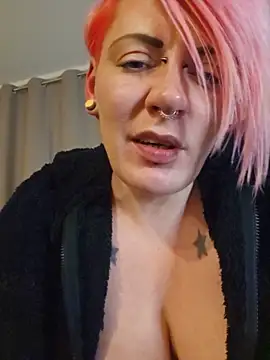 PinkTheHawk webcam
