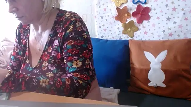 QueenLana webcam