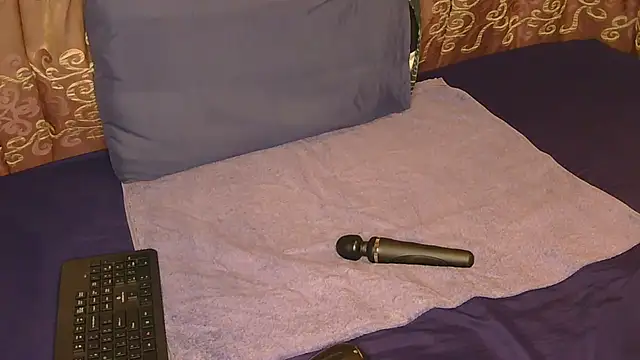 Sweethoneyglow webcam
