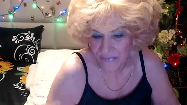 HappyWomanOn webcam