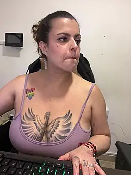 MiaHotboobs webcam