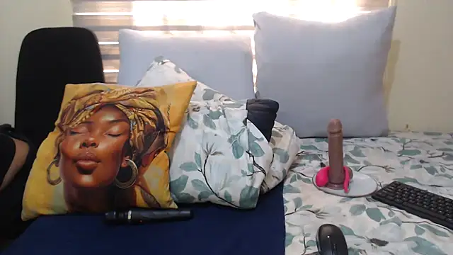 Foxybrownxx1 webcam