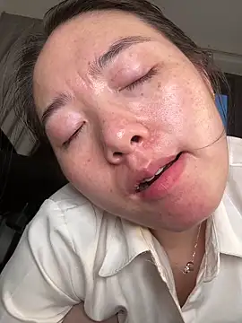 Cheating-wife live sex cam