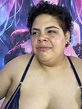 Hailey_Curvy webcam