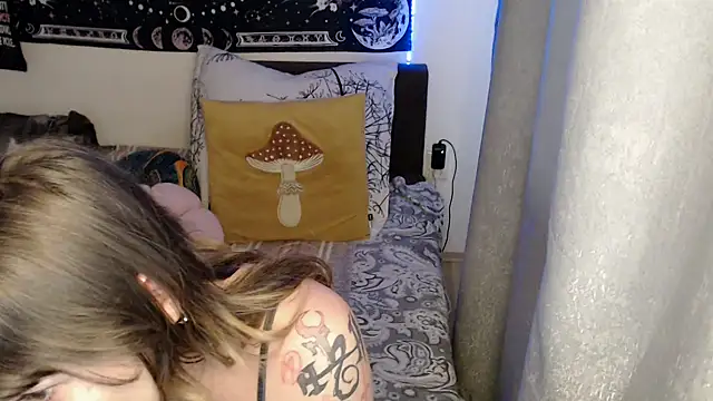 AlienforTwenty webcam