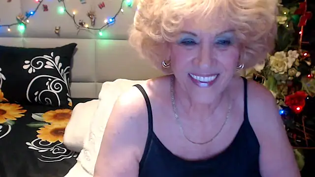 HappyWomanOn webcam