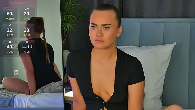 MonicaWestt webcam