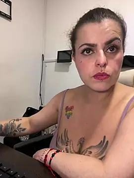 MiaHotboobs webcam
