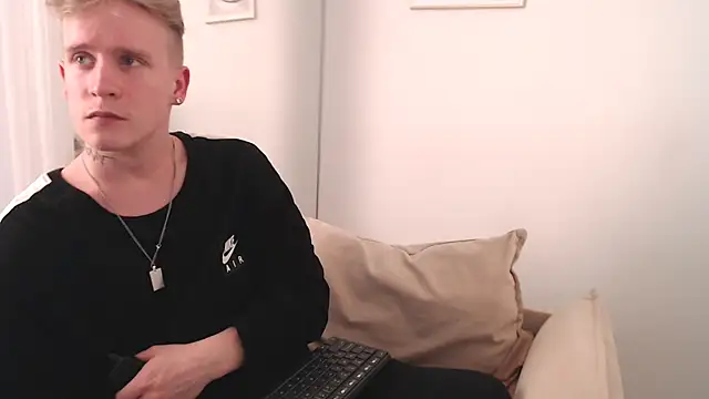 AlexxSweet webcam