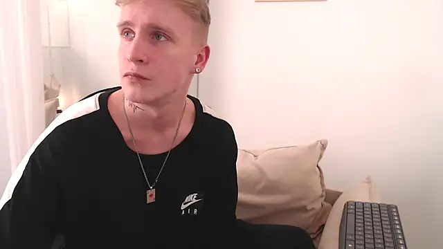 AlexxSweet webcam