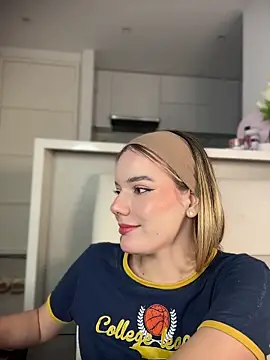 NicoleCut webcam