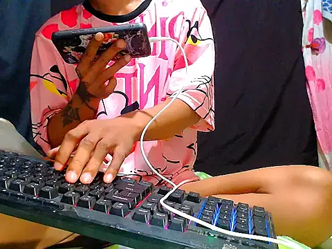 AwesomeMistress_Bigcock webcam