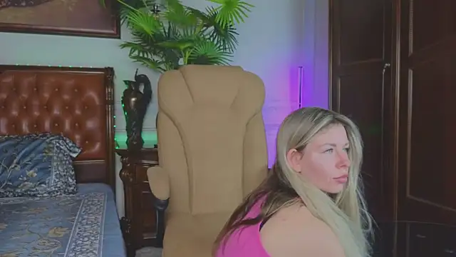 Real_Tini webcam