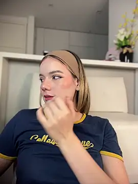 NicoleCut webcam