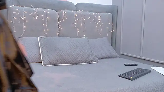 NaughtyHally_ webcam