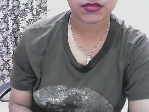 LovingPihu webcam