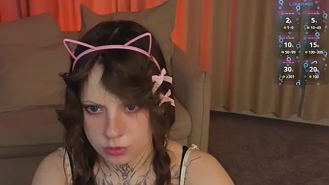 EricaMoonn webcam