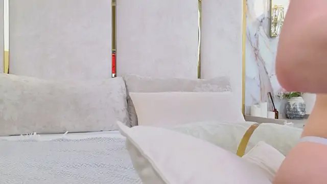 Lili_Lohan webcam