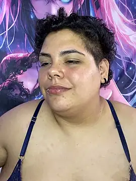 Hailey_Curvy