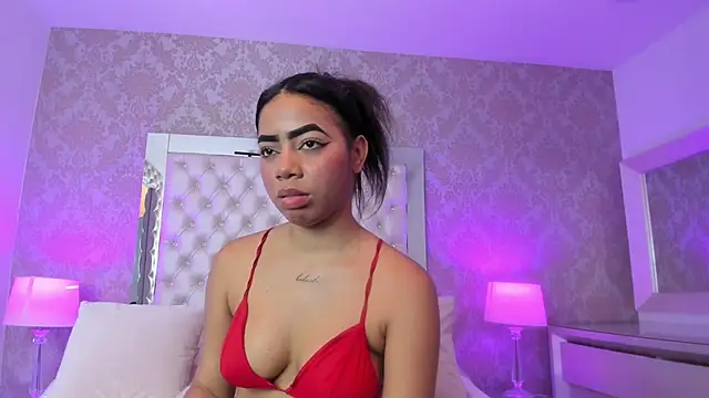 TyraKayne webcam