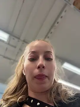 Mrs_Mr_007 webcam