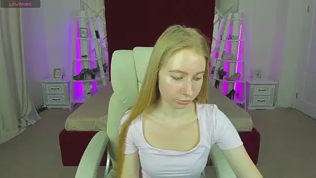 Alina_Blonde webcam